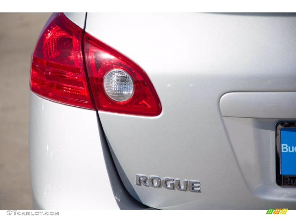 2010 Rogue SL - Silver Ice / Black photo #12