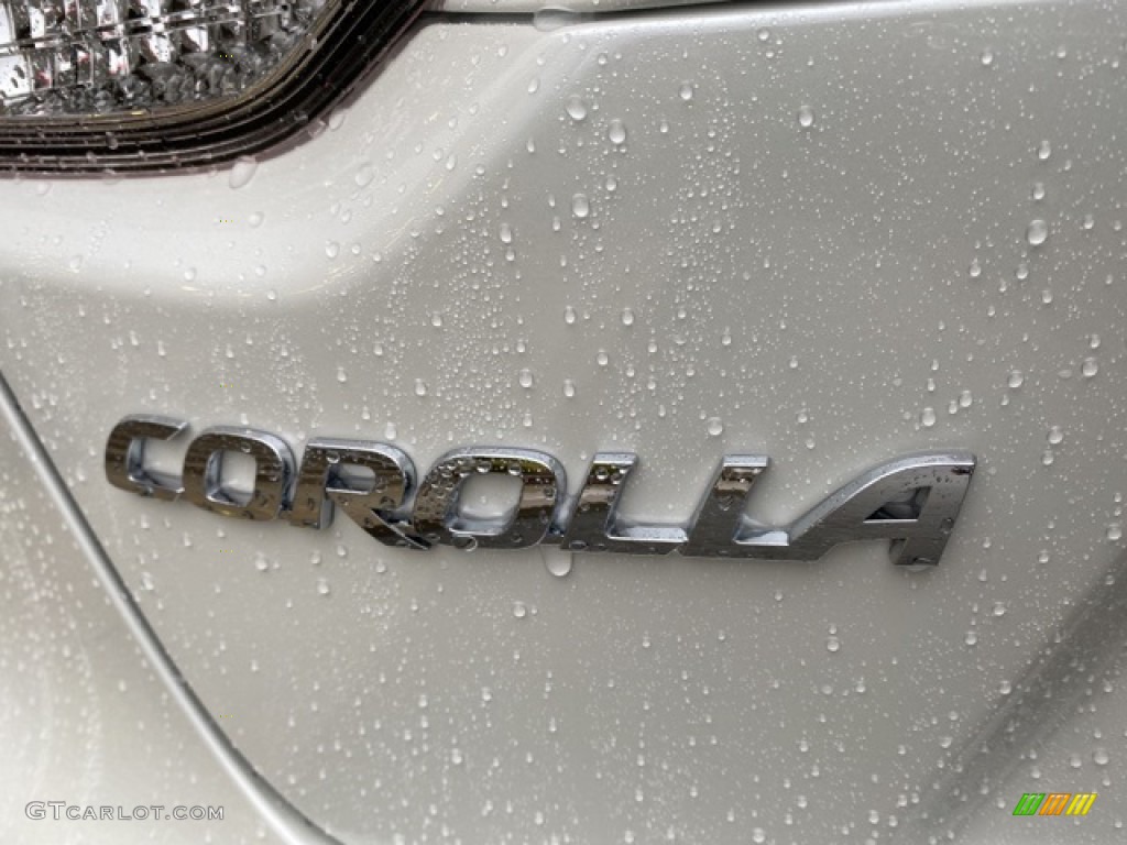 2021 Toyota Corolla SE Marks and Logos Photos