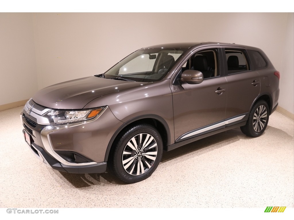 Quartz Brown Metallic 2019 Mitsubishi Outlander SE S-AWC Exterior Photo #140358429