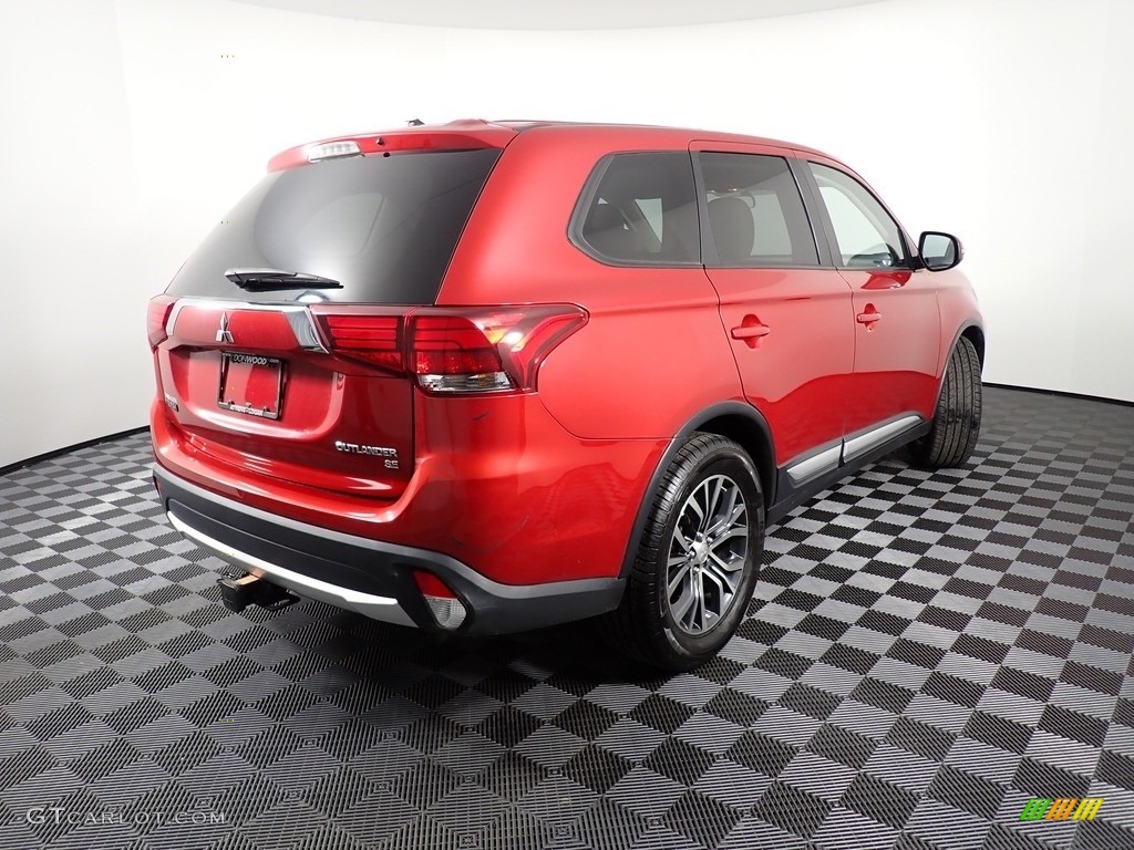 2016 Outlander SE S-AWC - Rally Red / Beige photo #16