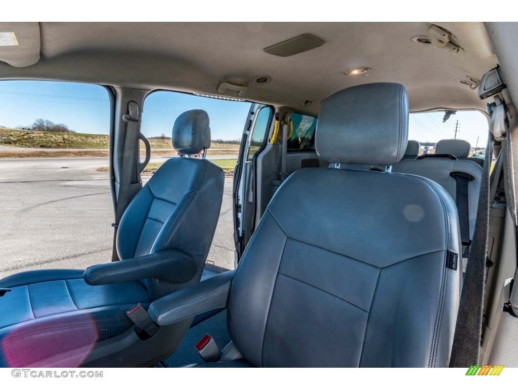 2014 Grand Caravan SE - Bright White / Black/Light Graystone photo #18