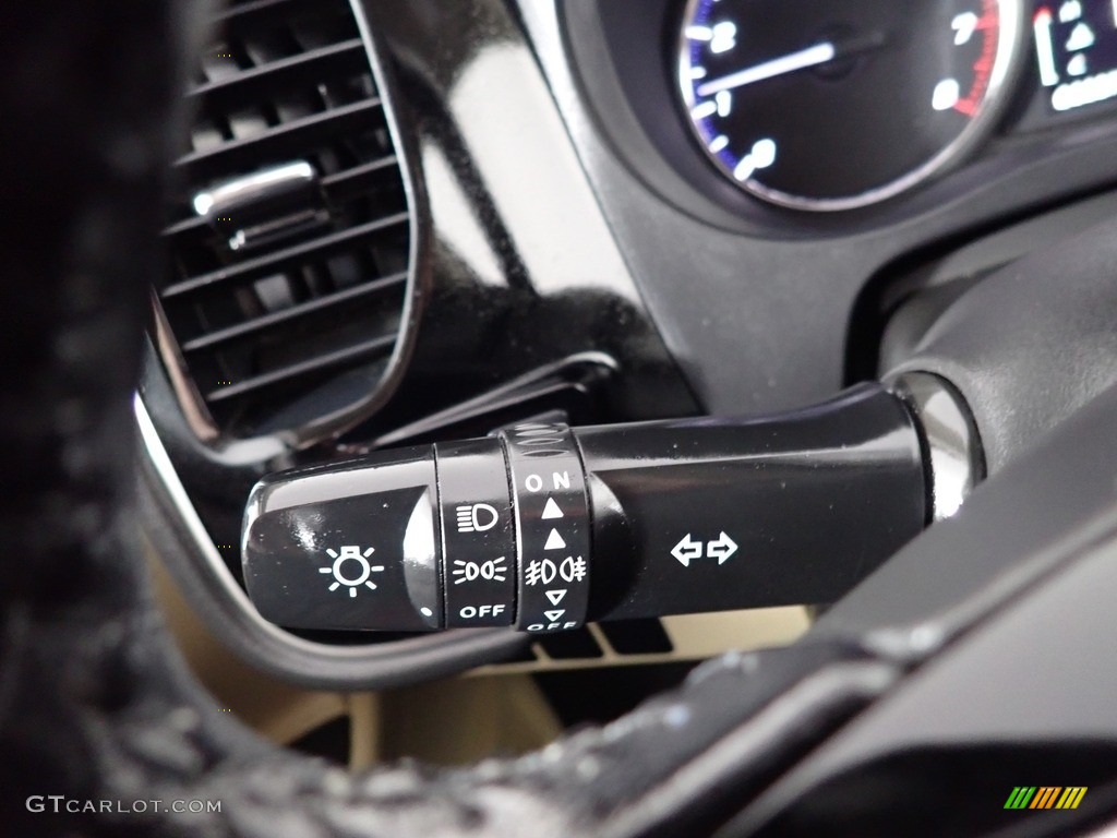 2016 Mitsubishi Outlander SE S-AWC Controls Photo #140367299