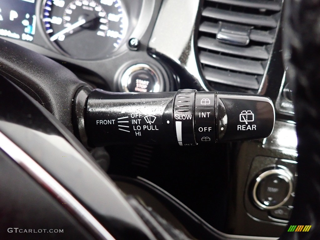 2016 Mitsubishi Outlander SE S-AWC Controls Photos