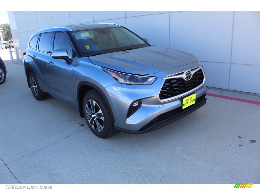 2021 Highlander XLE - Moon Dust / Graphite photo #2