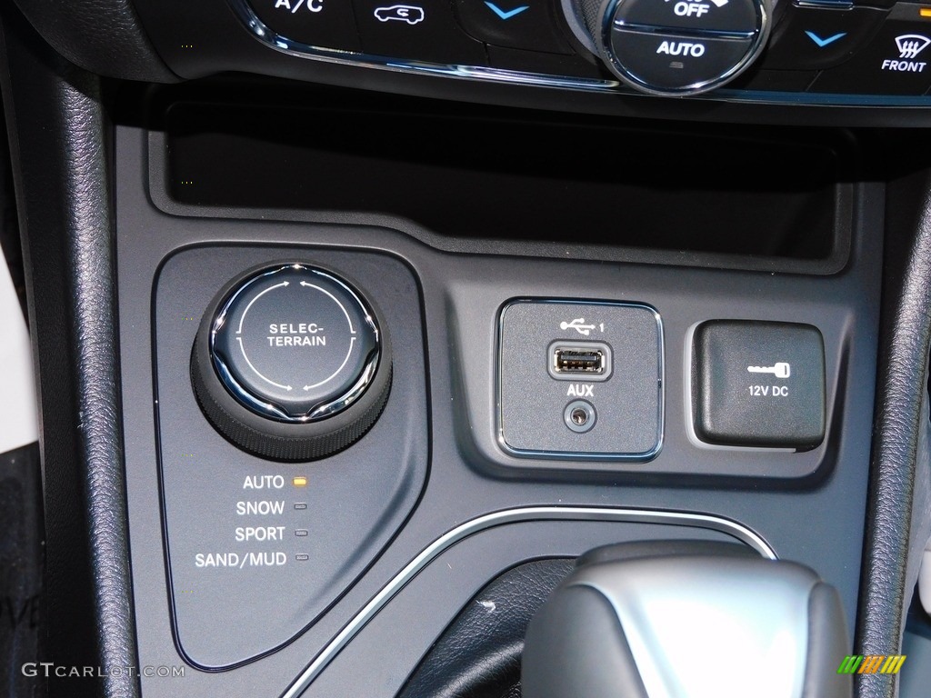 2021 Jeep Cherokee Latitude Lux 4x4 Controls Photo #140383210