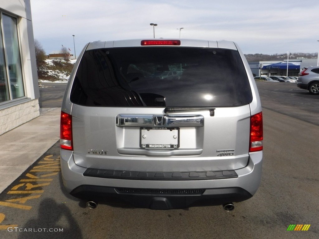 2015 Pilot SE 4WD - Alabaster Silver Metallic / Gray photo #8