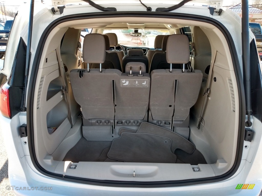 2020 Chrysler Pacifica Touring Trunk Photo #140387173