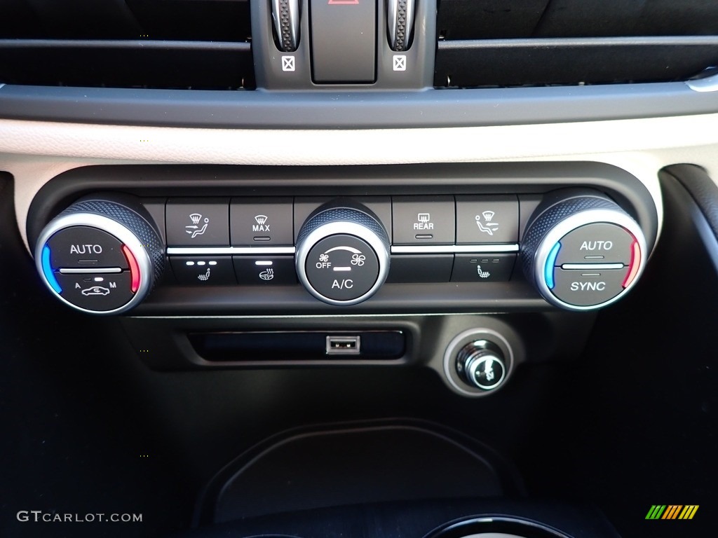 2021 Alfa Romeo Giulia Sprint AWD Controls Photo #140388430