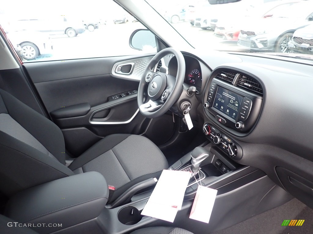 2021 Kia Soul LX Front Seat Photo #140393299