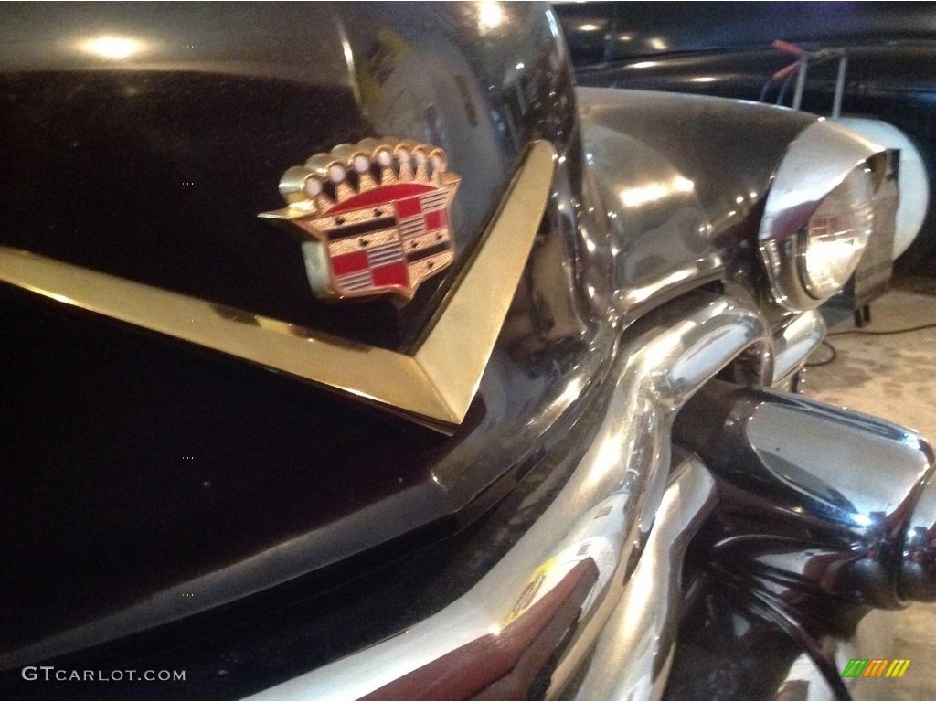 1953 Cadillac Fleetwood Series 60 Special Sedan Marks and Logos Photos