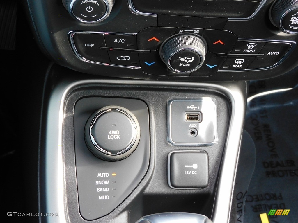 2021 Jeep Compass Latitude 4x4 Controls Photo #140398034
