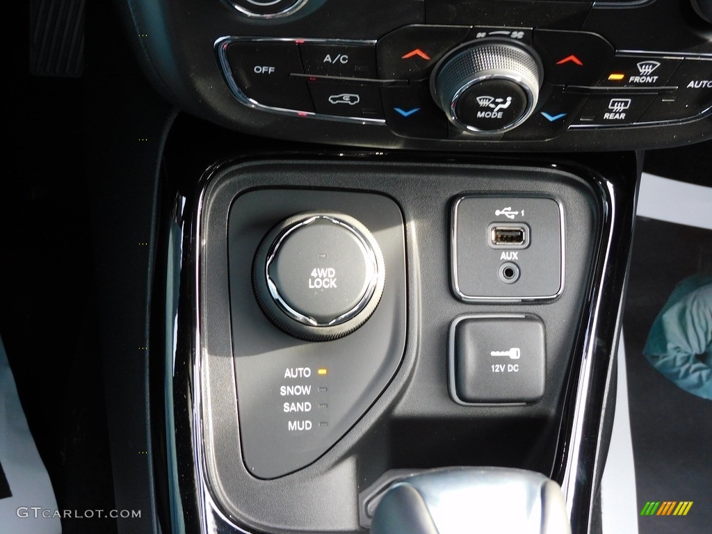 2021 Jeep Compass Altitude 4x4 Controls Photo #140399257