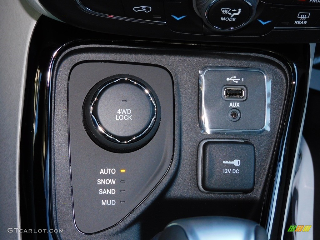 2021 Jeep Compass Limited 4x4 Controls Photo #140399647