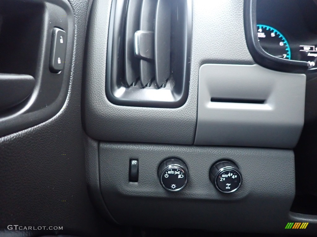 2017 GMC Canyon Extended Cab 4x4 Controls Photo #140405159
