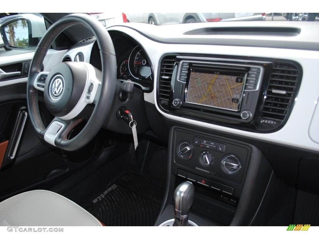 2017 Volkswagen Beetle 1.8T Classic Coupe Classic Sioux Dashboard Photo #140406800