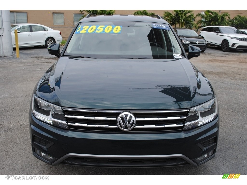 2018 Tiguan SE - Dark Moss Green Metallic / Titan Black photo #3