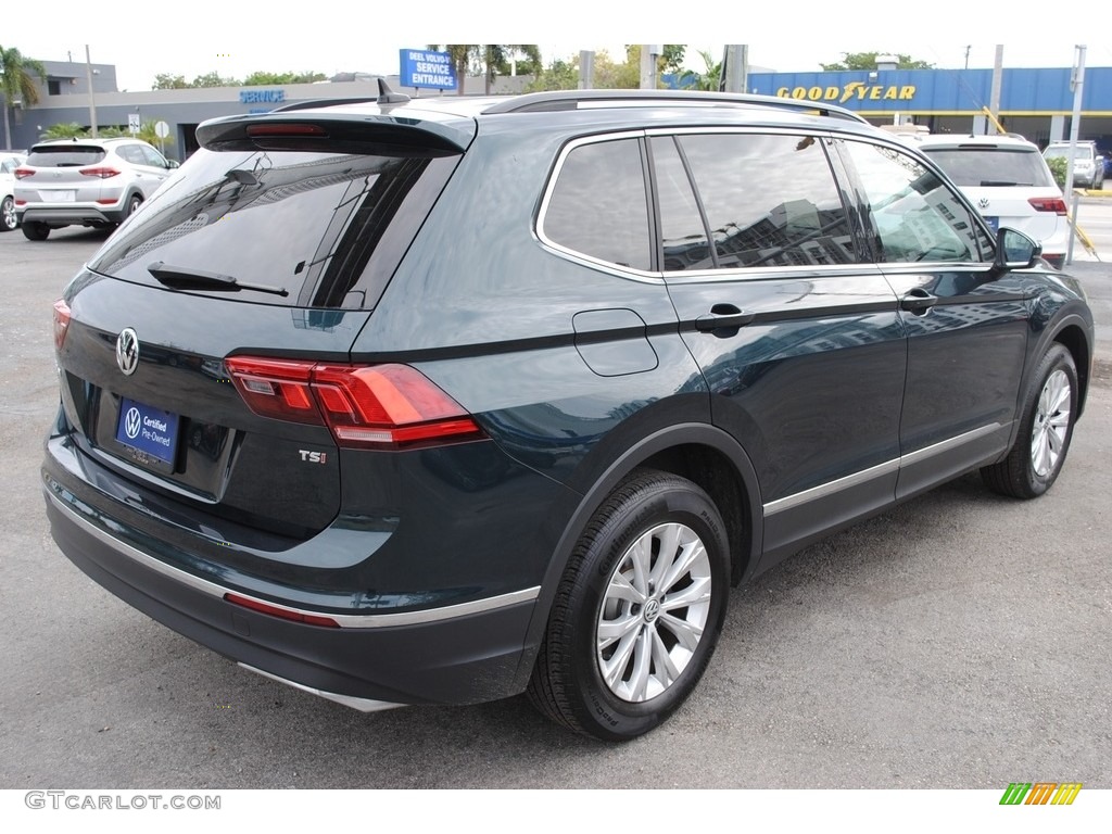 2018 Tiguan SE - Dark Moss Green Metallic / Titan Black photo #9