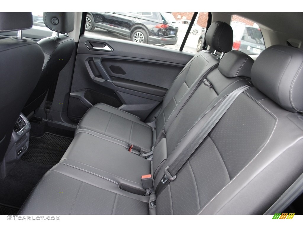 Titan Black Interior 2018 Volkswagen Tiguan SE Photo #140407073