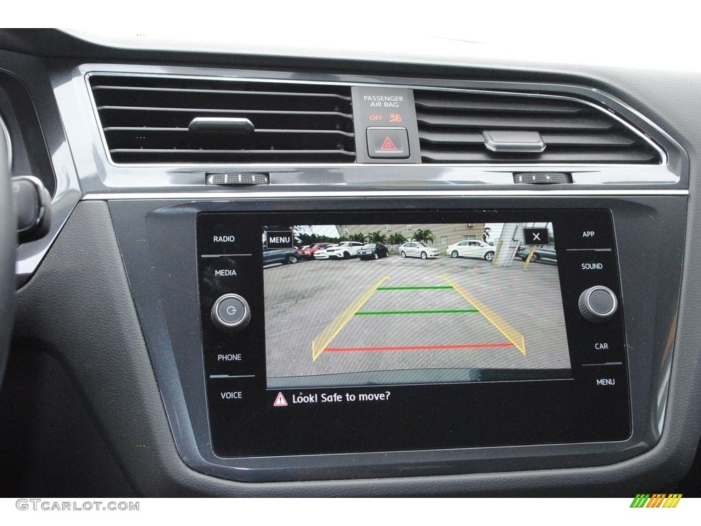 2018 Volkswagen Tiguan SE Controls Photo #140407153