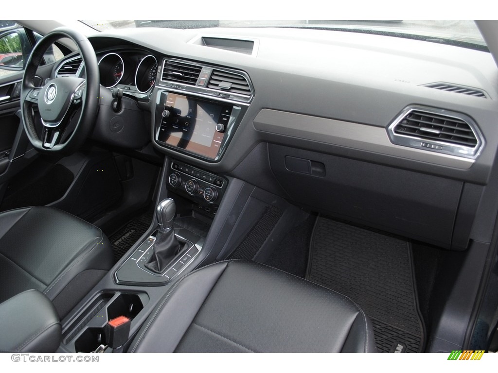 2018 Tiguan SE - Dark Moss Green Metallic / Titan Black photo #17