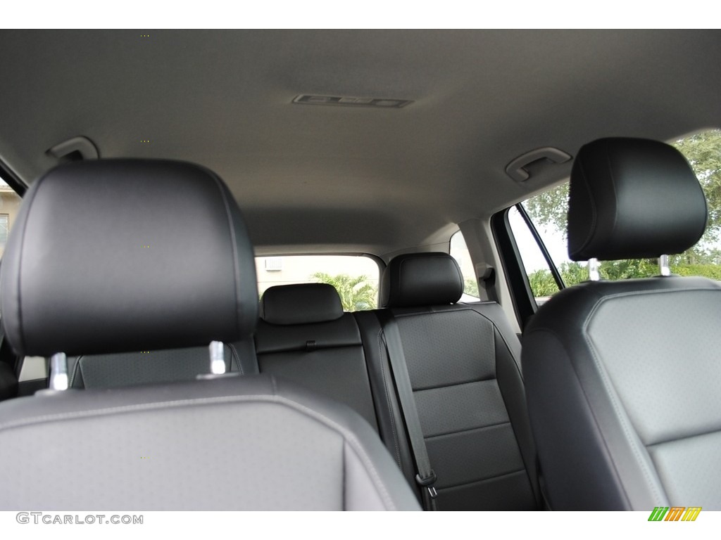 2018 Tiguan SE - Dark Moss Green Metallic / Titan Black photo #19