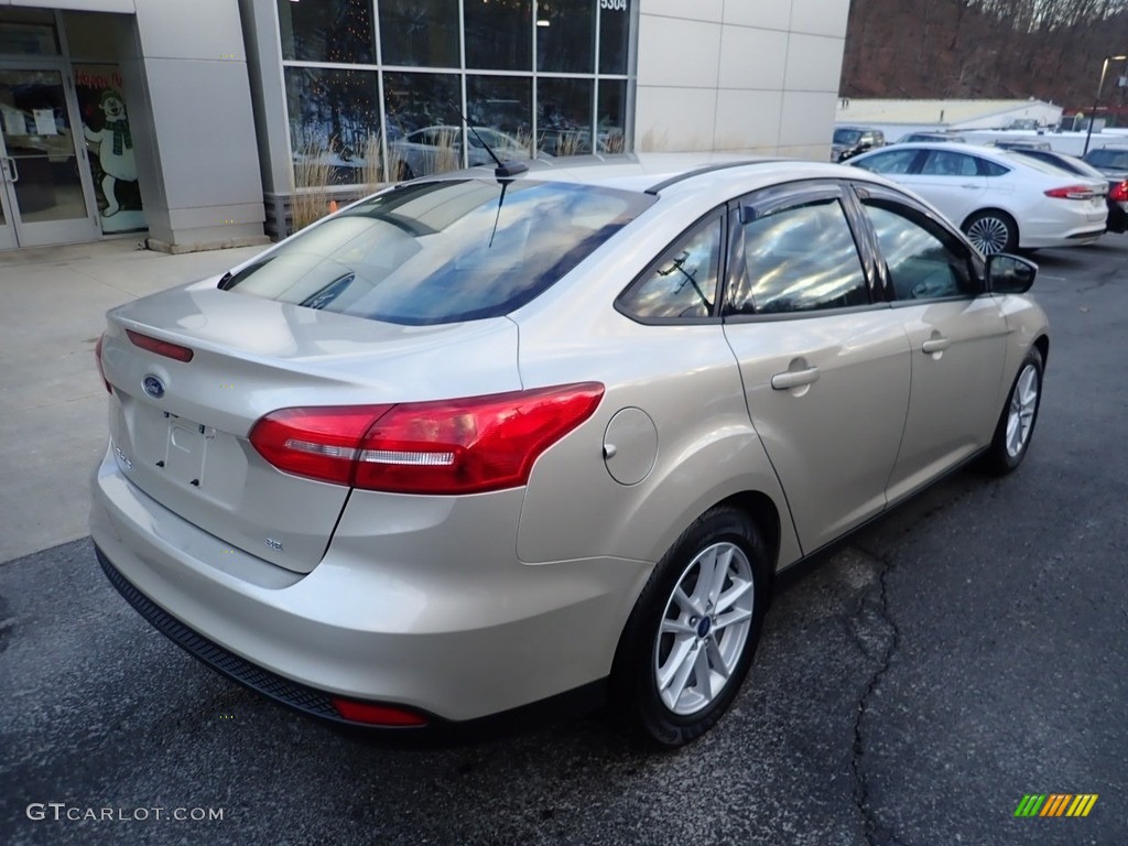 2018 Focus SE Sedan - White Gold / Charcoal Black photo #2