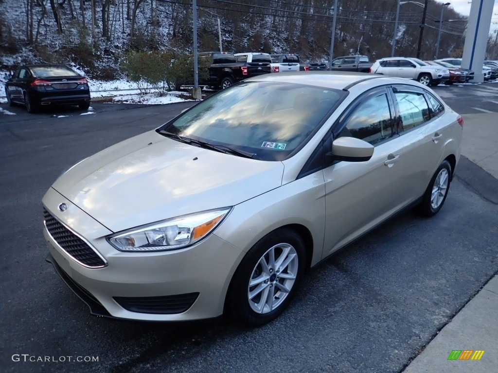 2018 Focus SE Sedan - White Gold / Charcoal Black photo #7