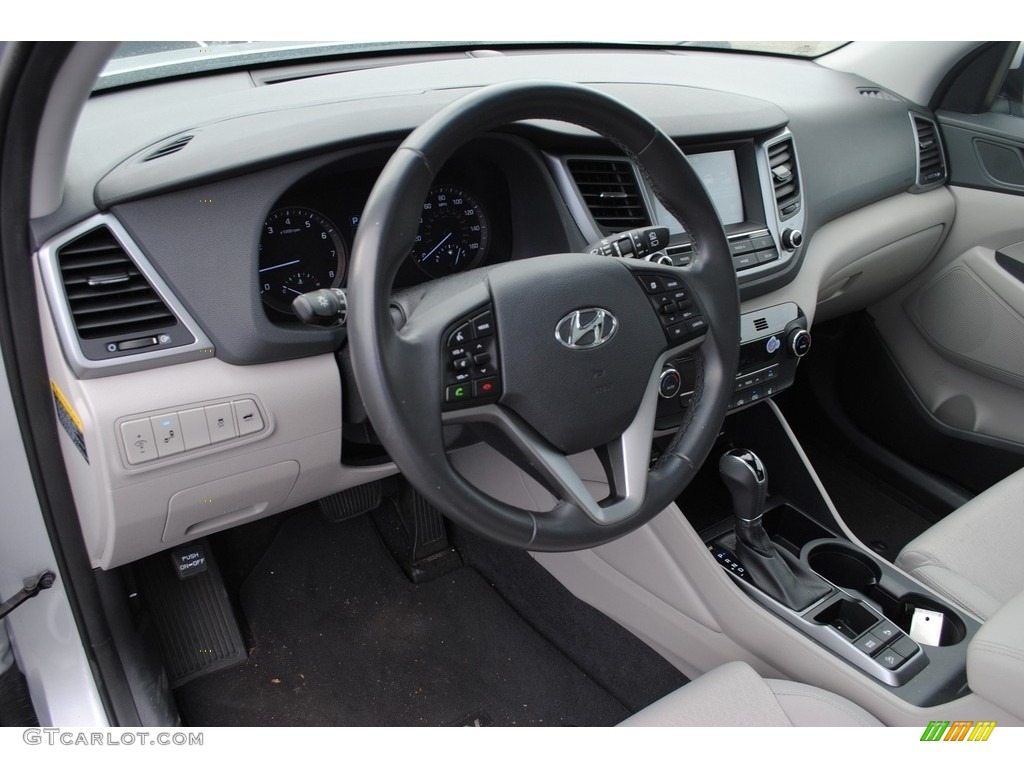 2018 Hyundai Tucson Value Gray Dashboard Photo #140411502