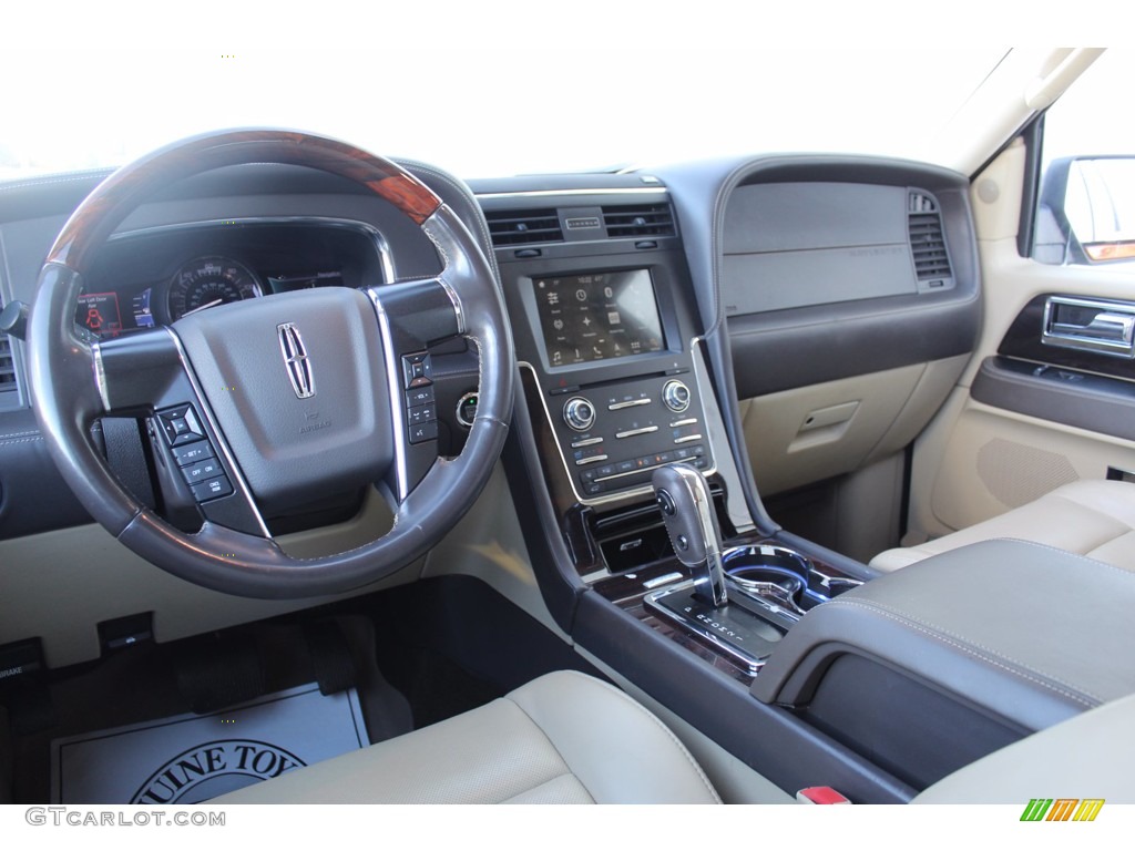 Dune Interior 2016 Lincoln Navigator Reserve Photo #140415602