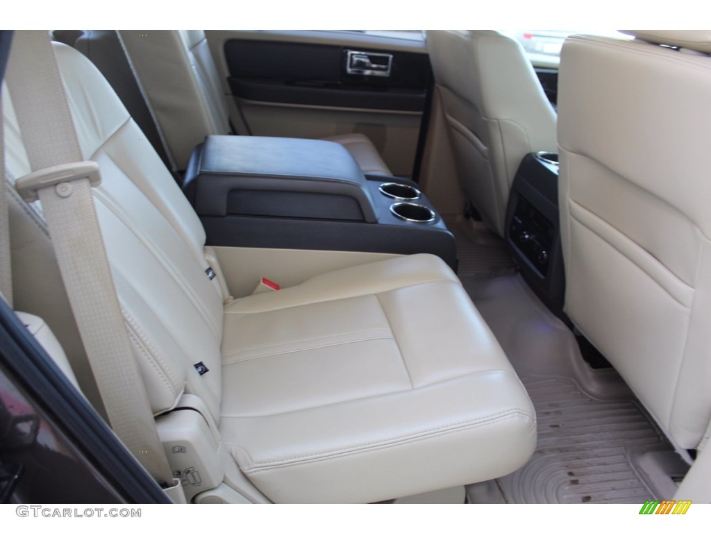 2016 Lincoln Navigator Reserve Rear Seat Photos