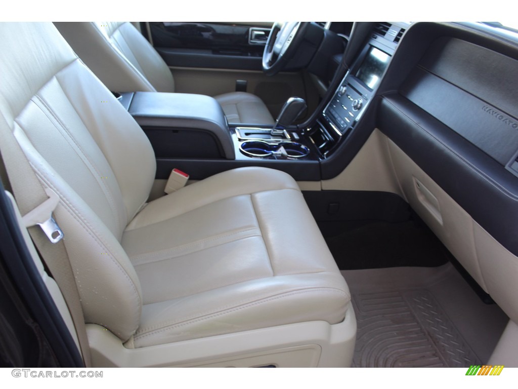 2016 Lincoln Navigator Reserve Front Seat Photos