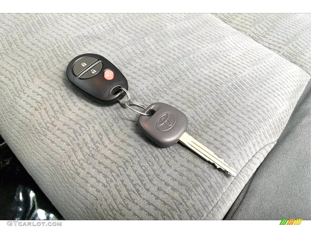2016 Toyota Sequoia SR5 4x4 Keys Photo #140416319