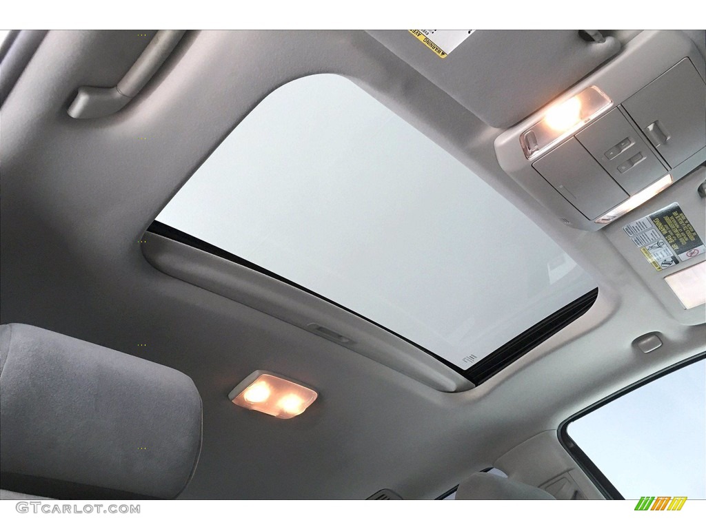 2016 Toyota Sequoia SR5 4x4 Sunroof Photos