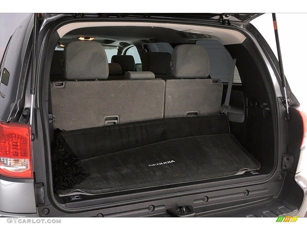 2016 Toyota Sequoia SR5 4x4 Trunk Photos