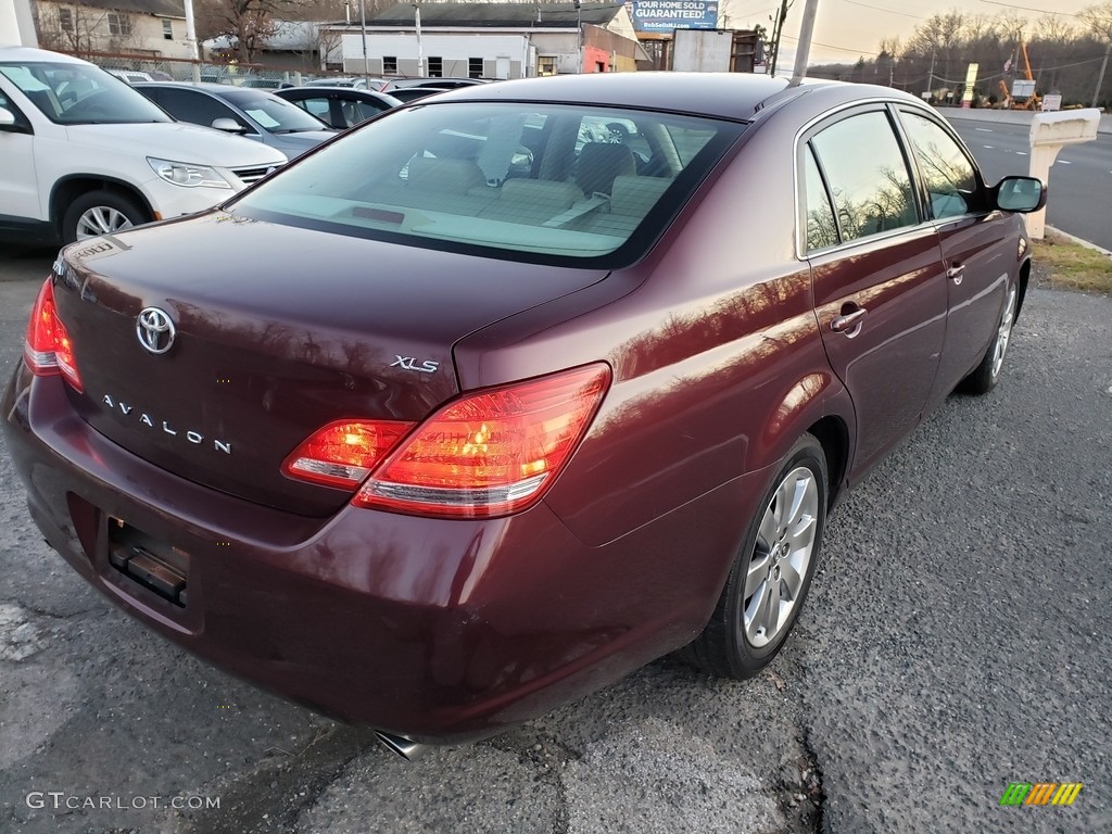 2005 Avalon XLS - Cassis Red Pearl / Graphite Gray photo #7