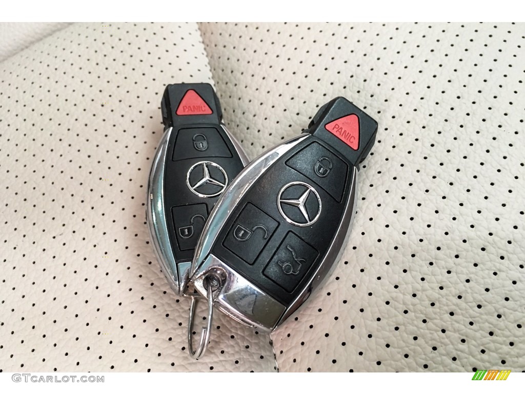 2016 Mercedes-Benz GLC 300 4Matic Keys Photos