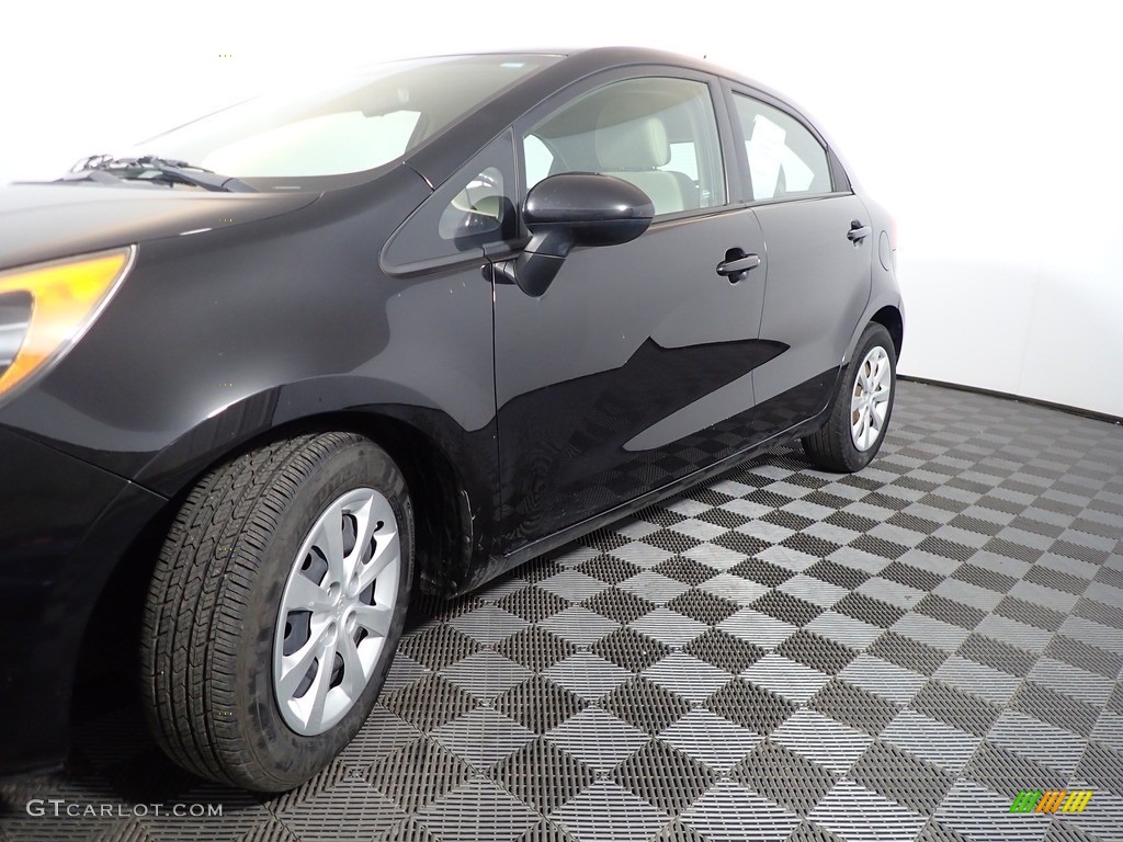 2012 Rio Rio5 LX Hatchback - Midnight Black / Beige photo #9