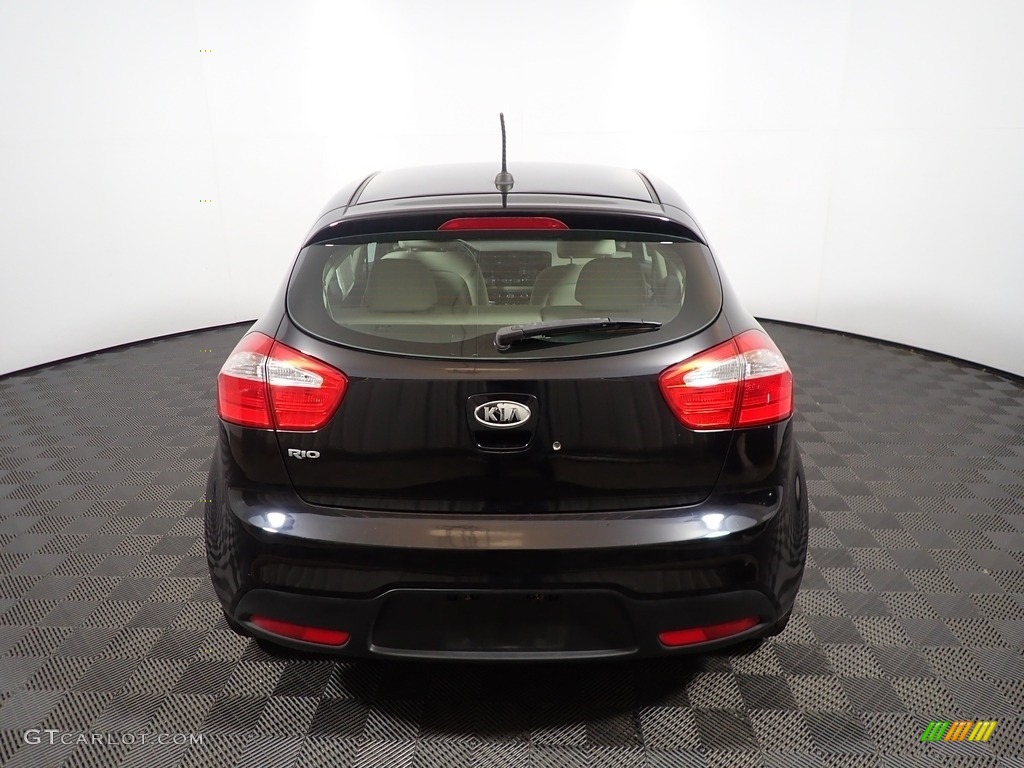 2012 Rio Rio5 LX Hatchback - Midnight Black / Beige photo #12