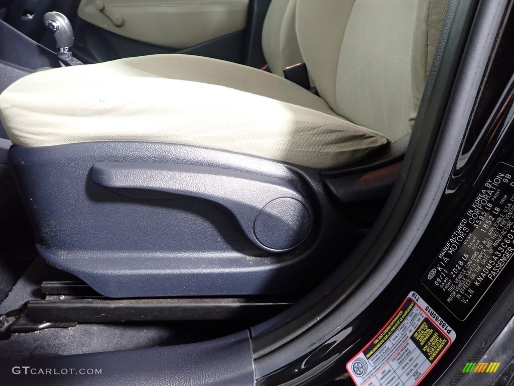 2012 Rio Rio5 LX Hatchback - Midnight Black / Beige photo #22