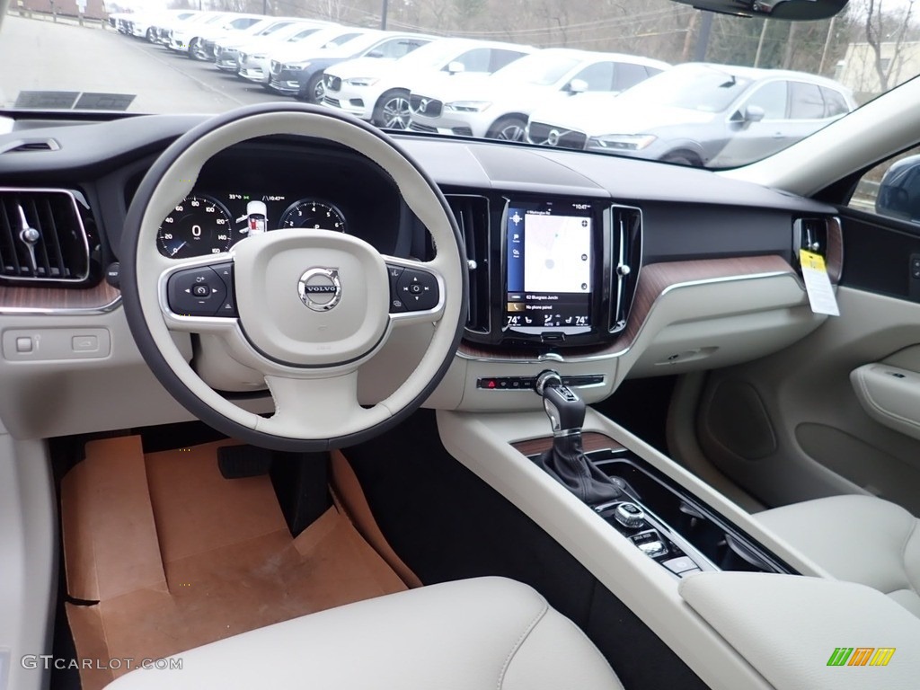 Blonde/Charcoal Interior 2021 Volvo XC60 T5 AWD Momentum Photo #140434672