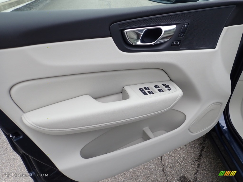 2021 Volvo XC60 T5 AWD Momentum Blonde/Charcoal Door Panel Photo #140434693