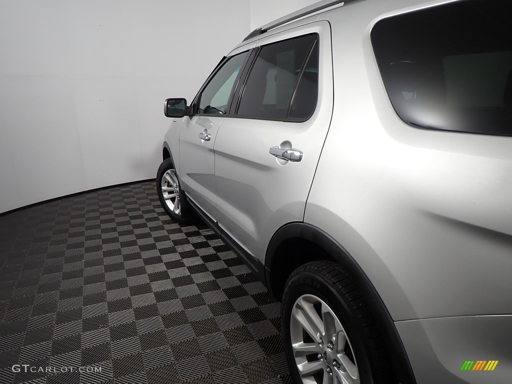 2015 Explorer XLT 4WD - Ingot Silver / Charcoal Black photo #17