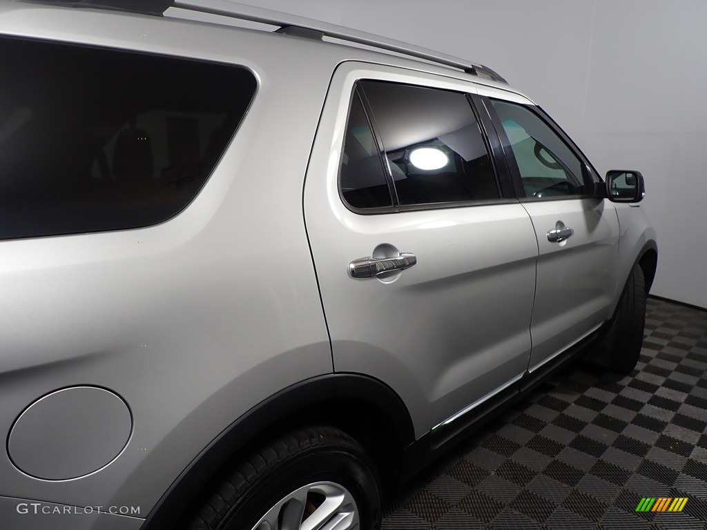 2015 Explorer XLT 4WD - Ingot Silver / Charcoal Black photo #18