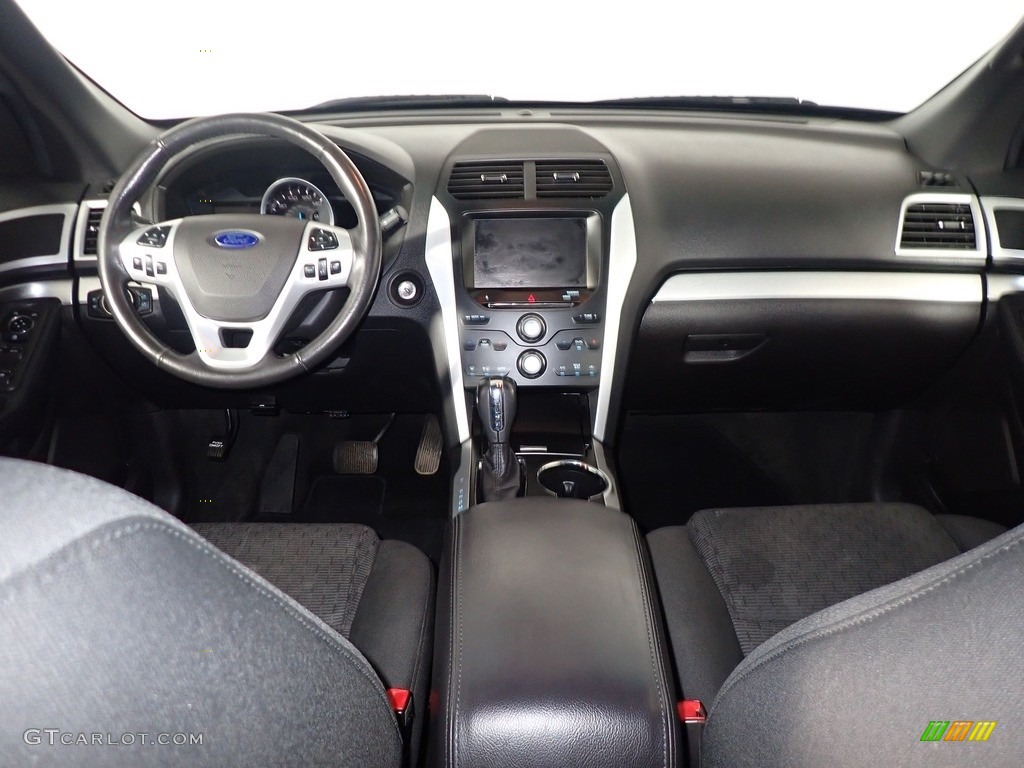 2015 Explorer XLT 4WD - Ingot Silver / Charcoal Black photo #24
