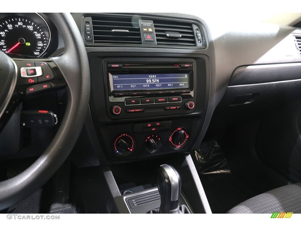 2015 Volkswagen Jetta S Sedan Controls Photo #140440094