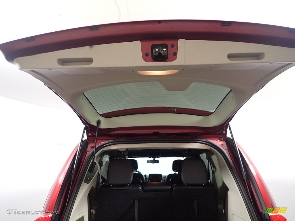 2017 Grand Caravan SXT - Octane Red / Black/Light Graystone photo #13