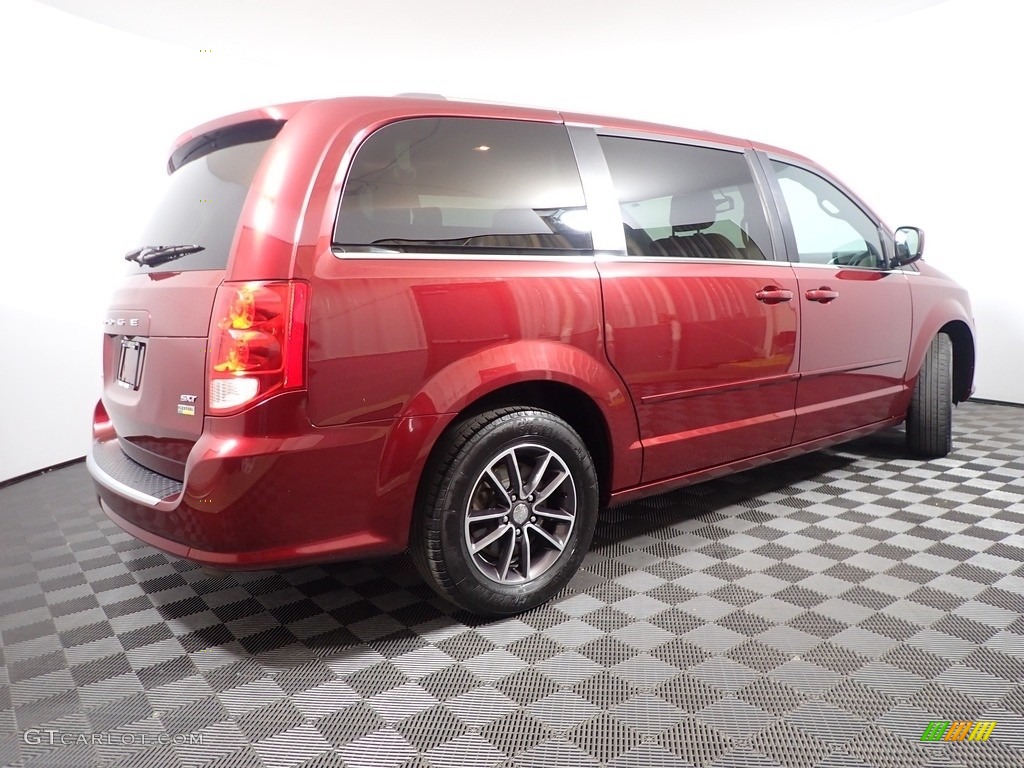 2017 Grand Caravan SXT - Octane Red / Black/Light Graystone photo #17