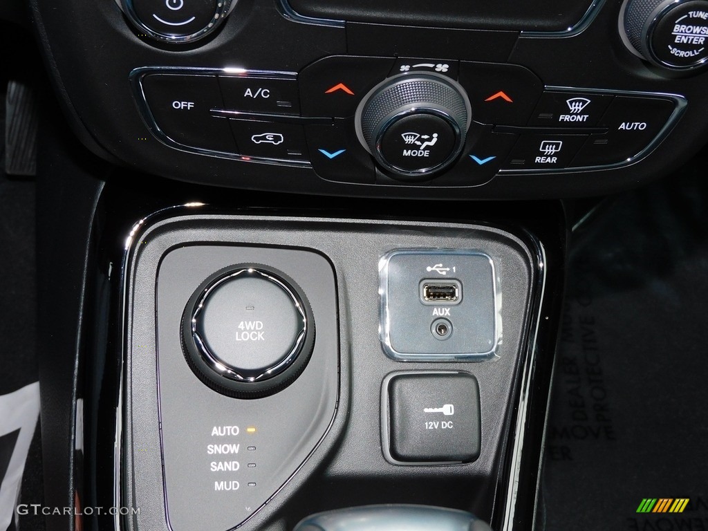 2021 Jeep Compass Altitude 4x4 Controls Photo #140441012