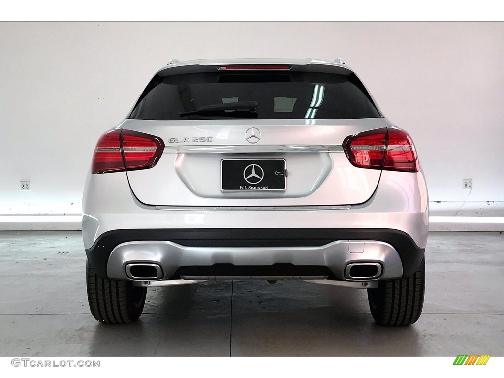 2020 GLA 250 - Iridium Silver Metallic / Black photo #3