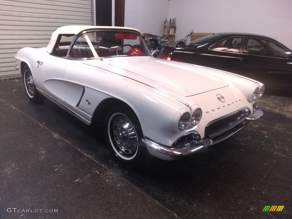 Ermine White 1962 Chevrolet Corvette Convertible Exterior Photo #140455597
